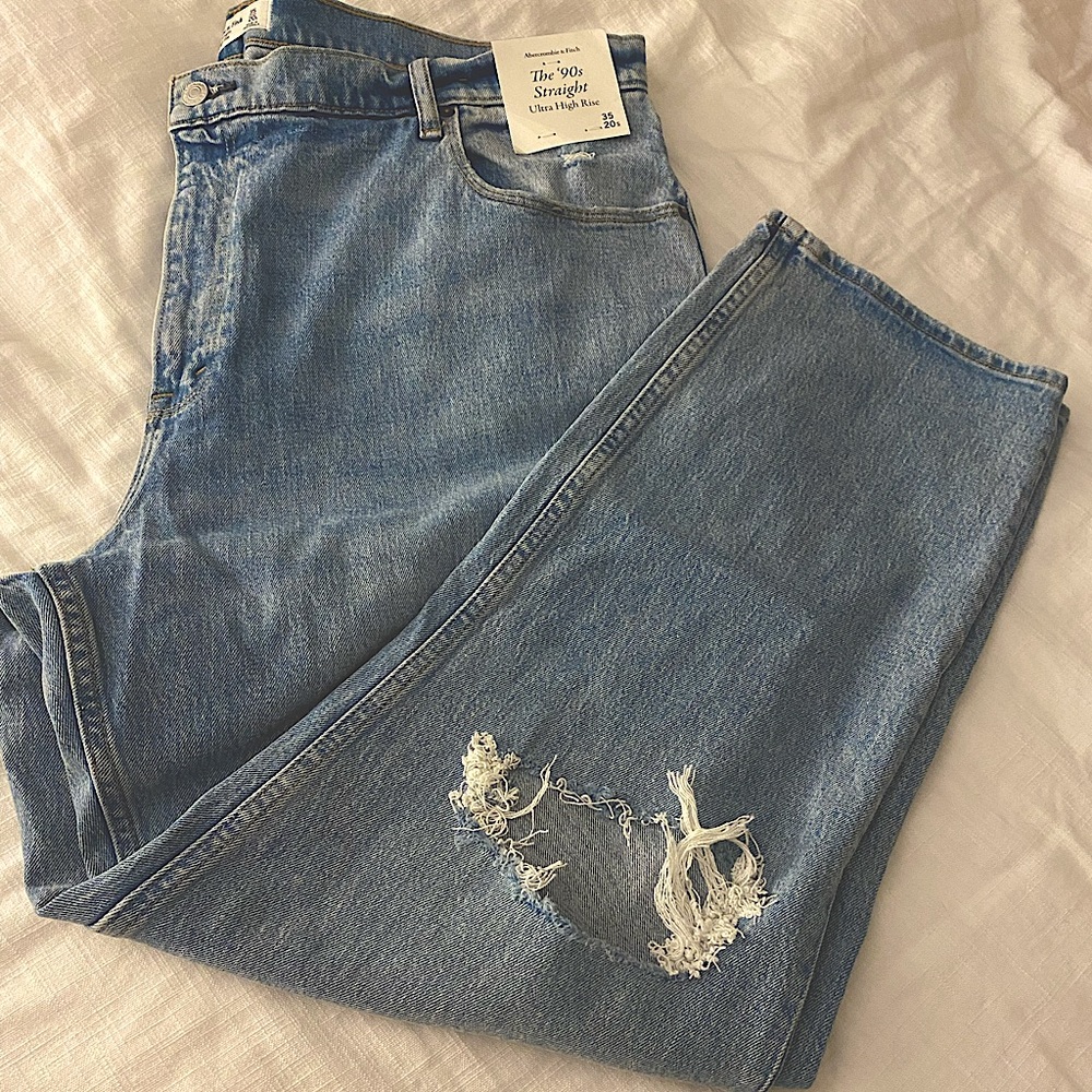 Abercrombie 90s Ultra High Rise Straight Jeans